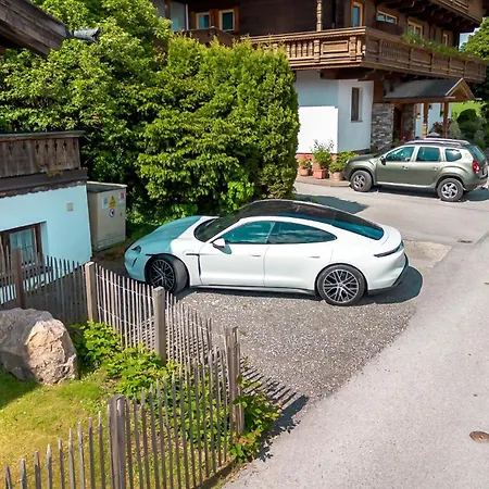Nina's With Pool & Sauna Access, Alpenluxus Collection Holiday home *